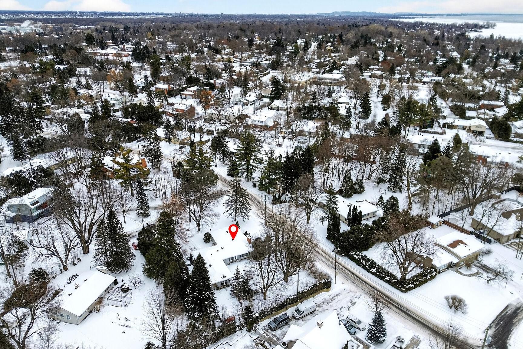 












Rue Sunny Acres

,
Baie-d'Urfé,







QC
H9X3B6

