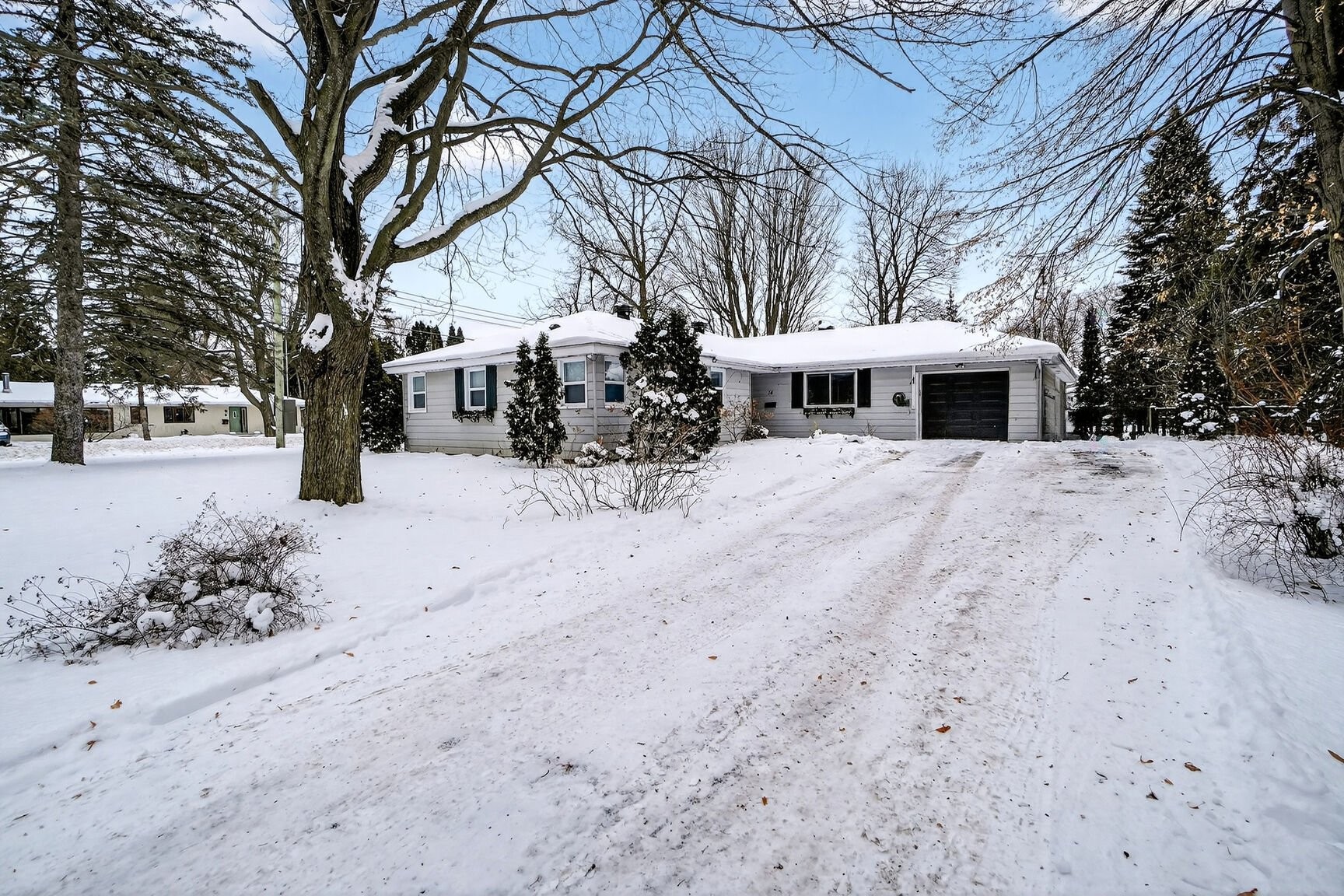 












Rue Sunny Acres

,
Baie-d'Urfé,







QC
H9X3B6

