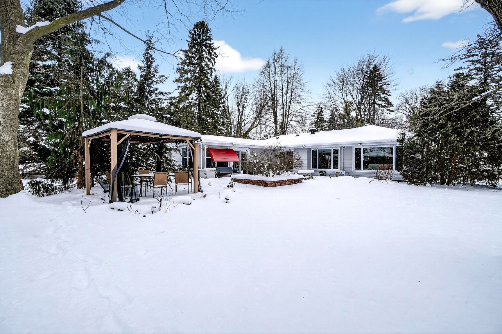












Rue Sunny Acres

,
Baie-d'Urfé,







QC
H9X3B6

