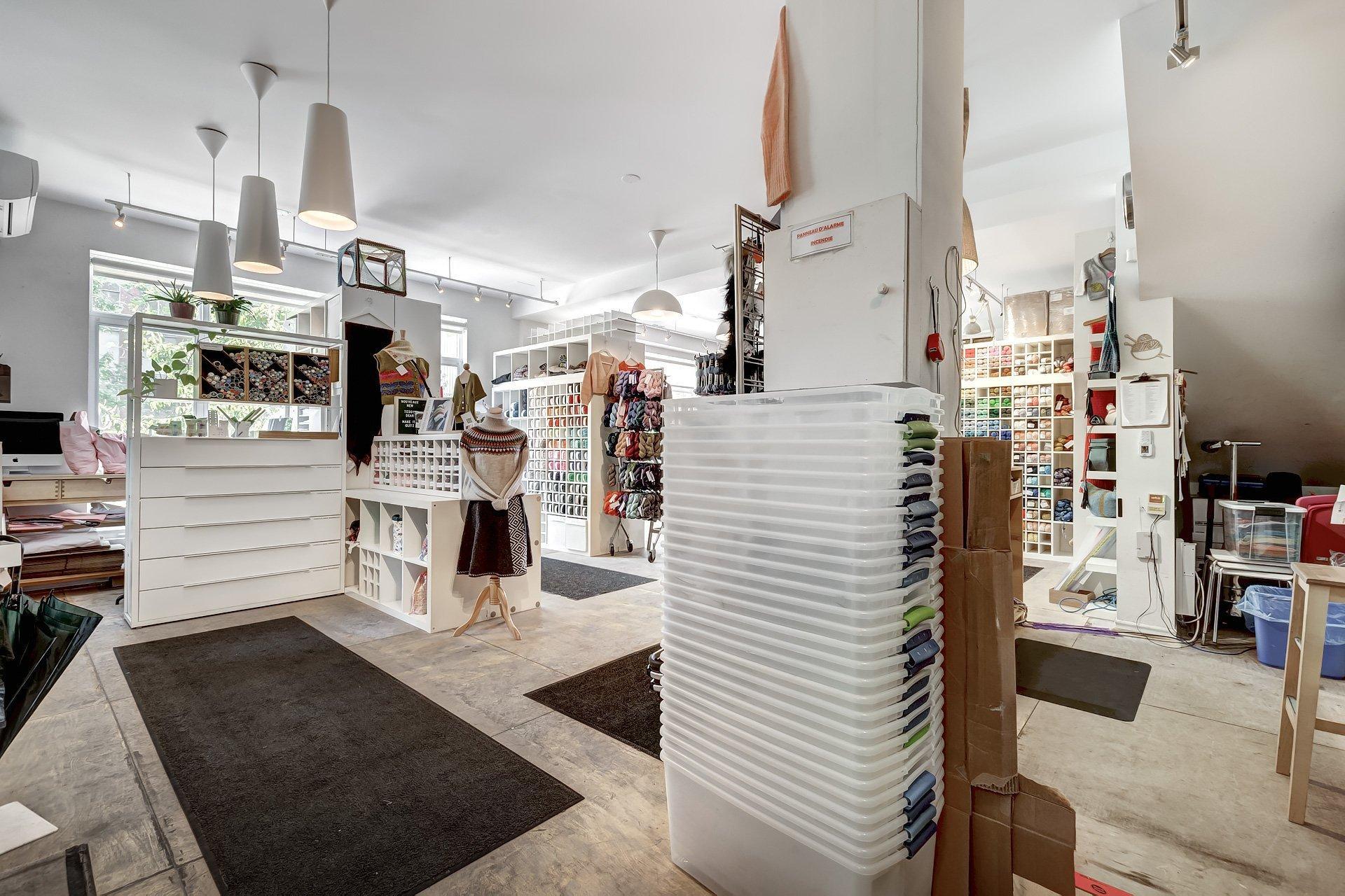 









6050


Av. de Monkland

,
Montréal (Côte-des-Neiges/Notre-Dame-de-Grâce),




QC
H4A1H2

