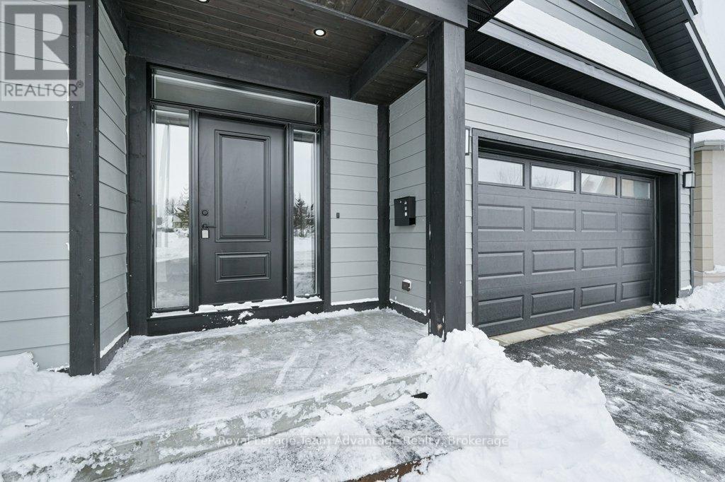 












18 AVERY COURT

,
Parry Sound,




Ontario
P2A3C4

