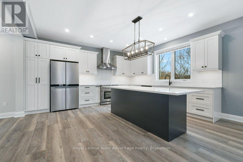 












18 AVERY COURT

,
Parry Sound,




Ontario
P2A3C4

