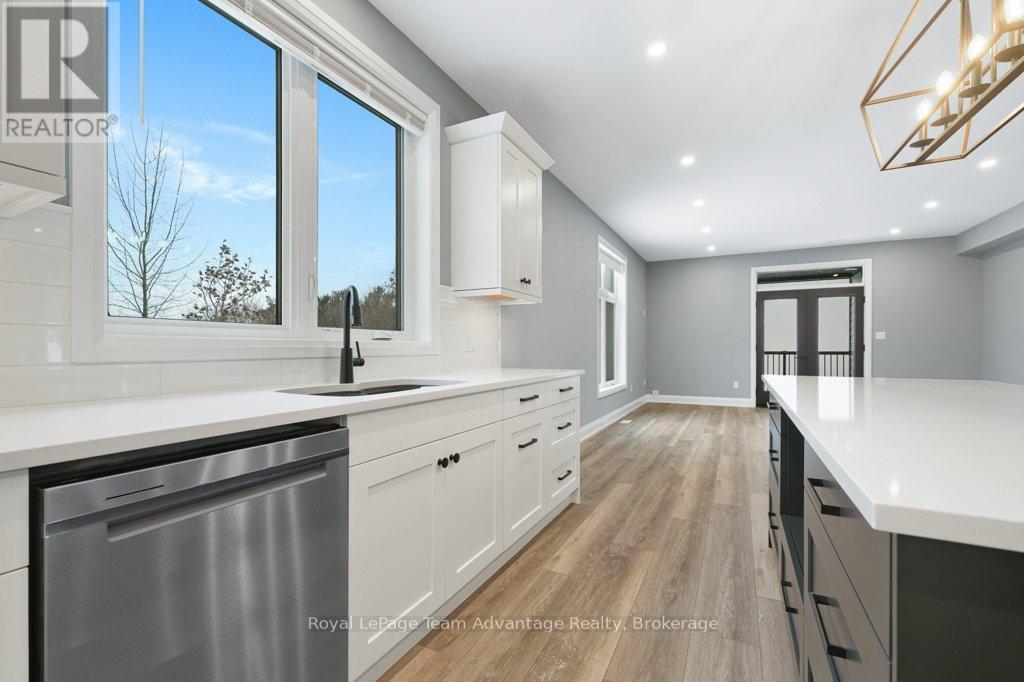 












18 AVERY COURT

,
Parry Sound,




Ontario
P2A3C4

