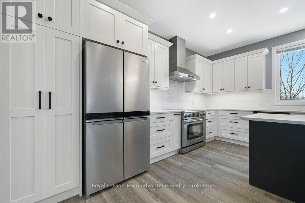 












18 AVERY COURT

,
Parry Sound,




Ontario
P2A3C4

