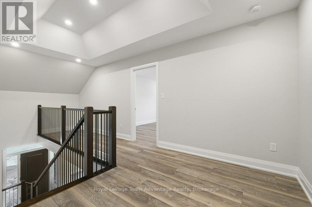 












18 AVERY COURT

,
Parry Sound,




Ontario
P2A3C4

