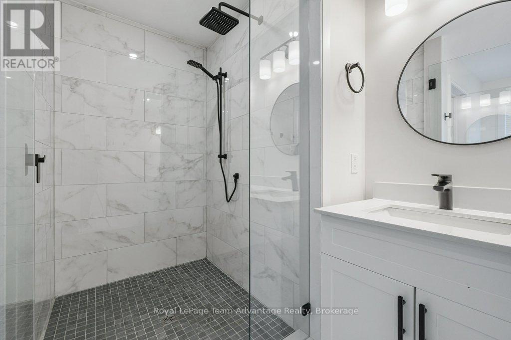 












18 AVERY COURT

,
Parry Sound,




Ontario
P2A3C4

