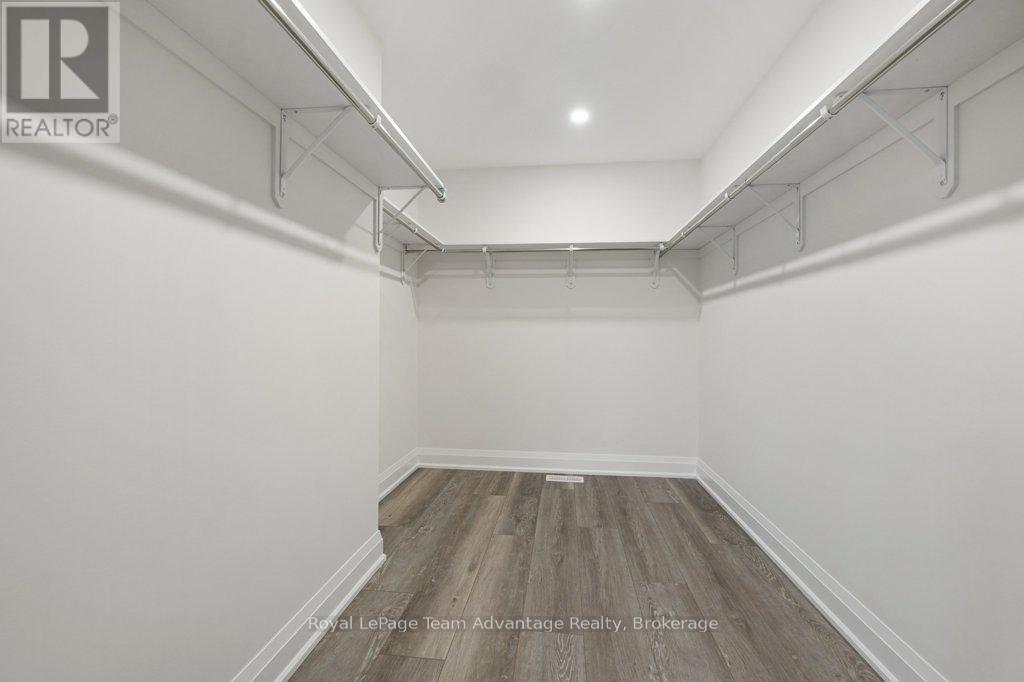 












18 AVERY COURT

,
Parry Sound,




Ontario
P2A3C4

