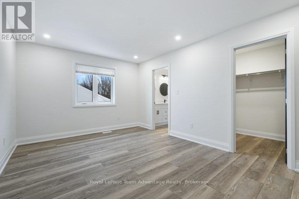 












18 AVERY COURT

,
Parry Sound,




Ontario
P2A3C4

