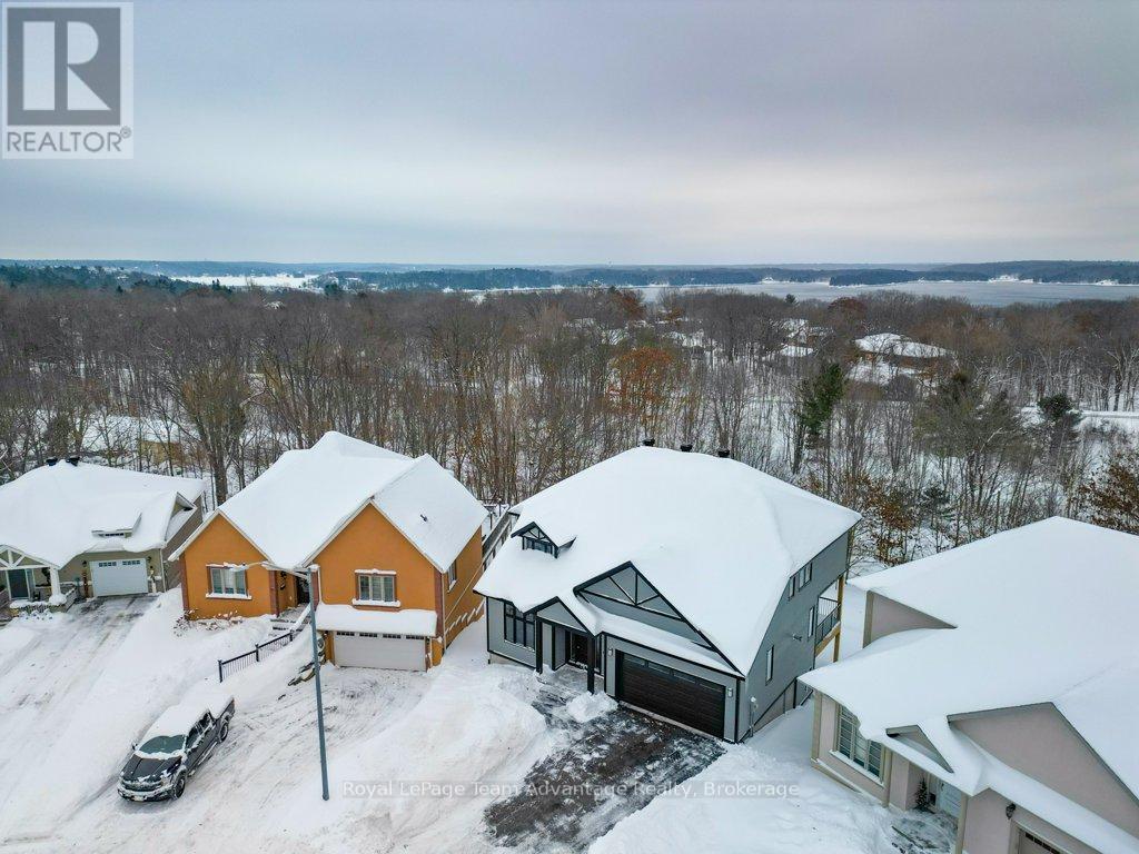 












18 AVERY COURT

,
Parry Sound,




Ontario
P2A3C4

