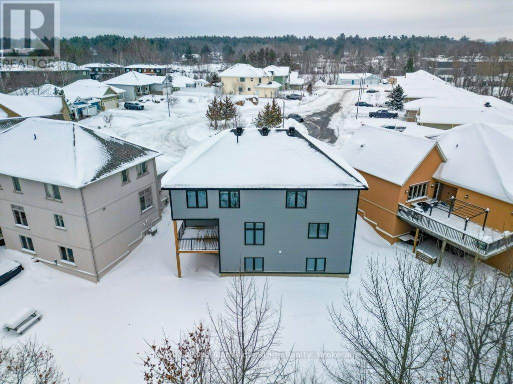 












18 AVERY COURT

,
Parry Sound,




Ontario
P2A3C4

