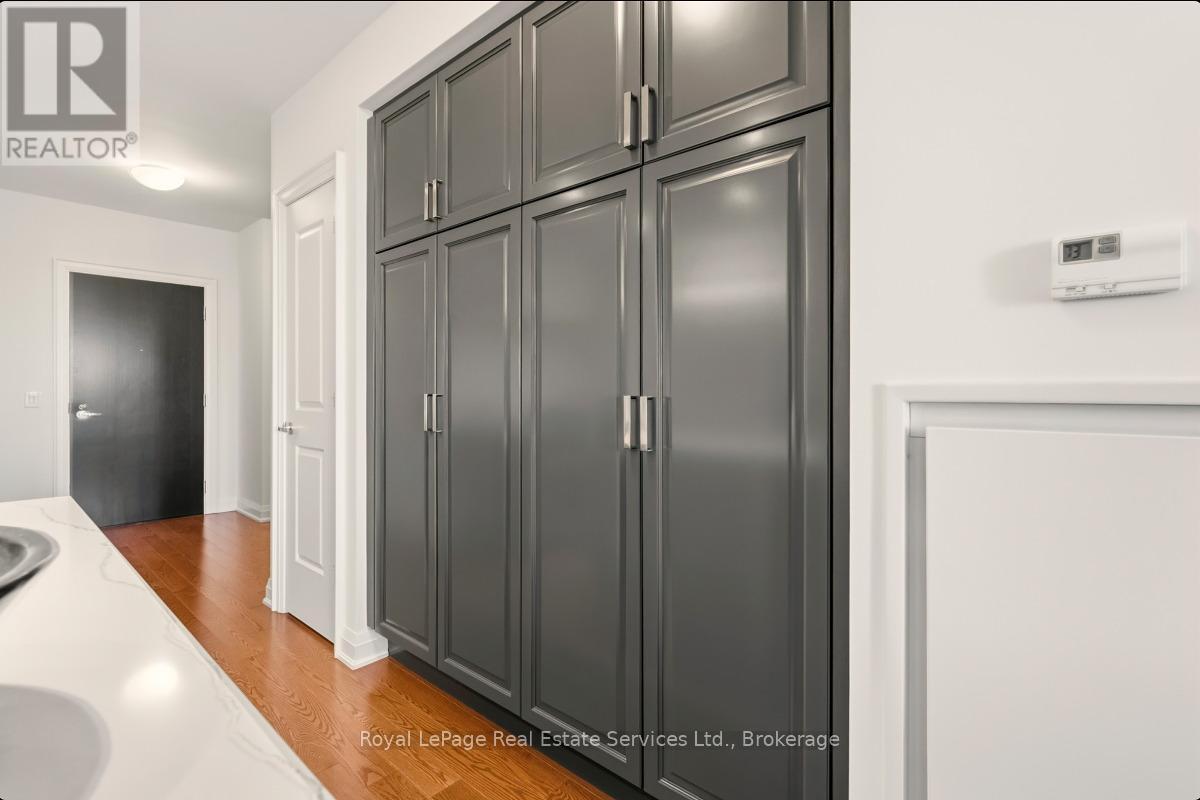 












508 - 11 BRONTE ROAD

,
Oakville (BR Bronte),




Ontario
L6L0E1

