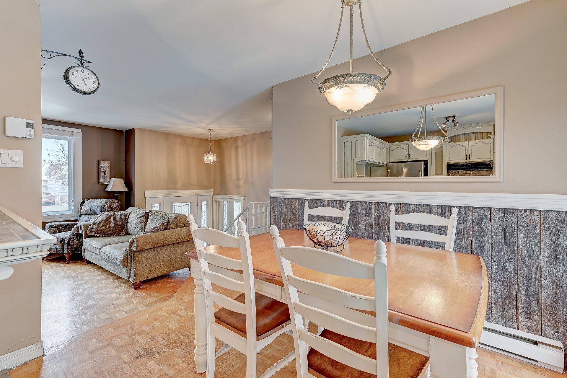 









176


Rue Berger

,
Saint-Constant,




QC
J5A2C7

