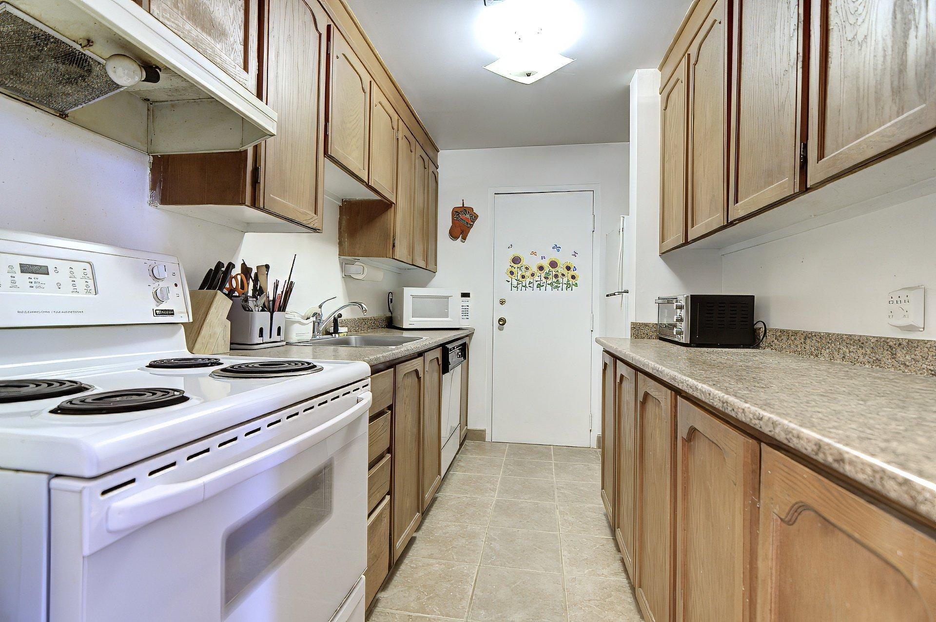 









2054


Rue Sherbrooke O.

, 303,
Montréal (Ville-Marie),




QC
H3H1G5

