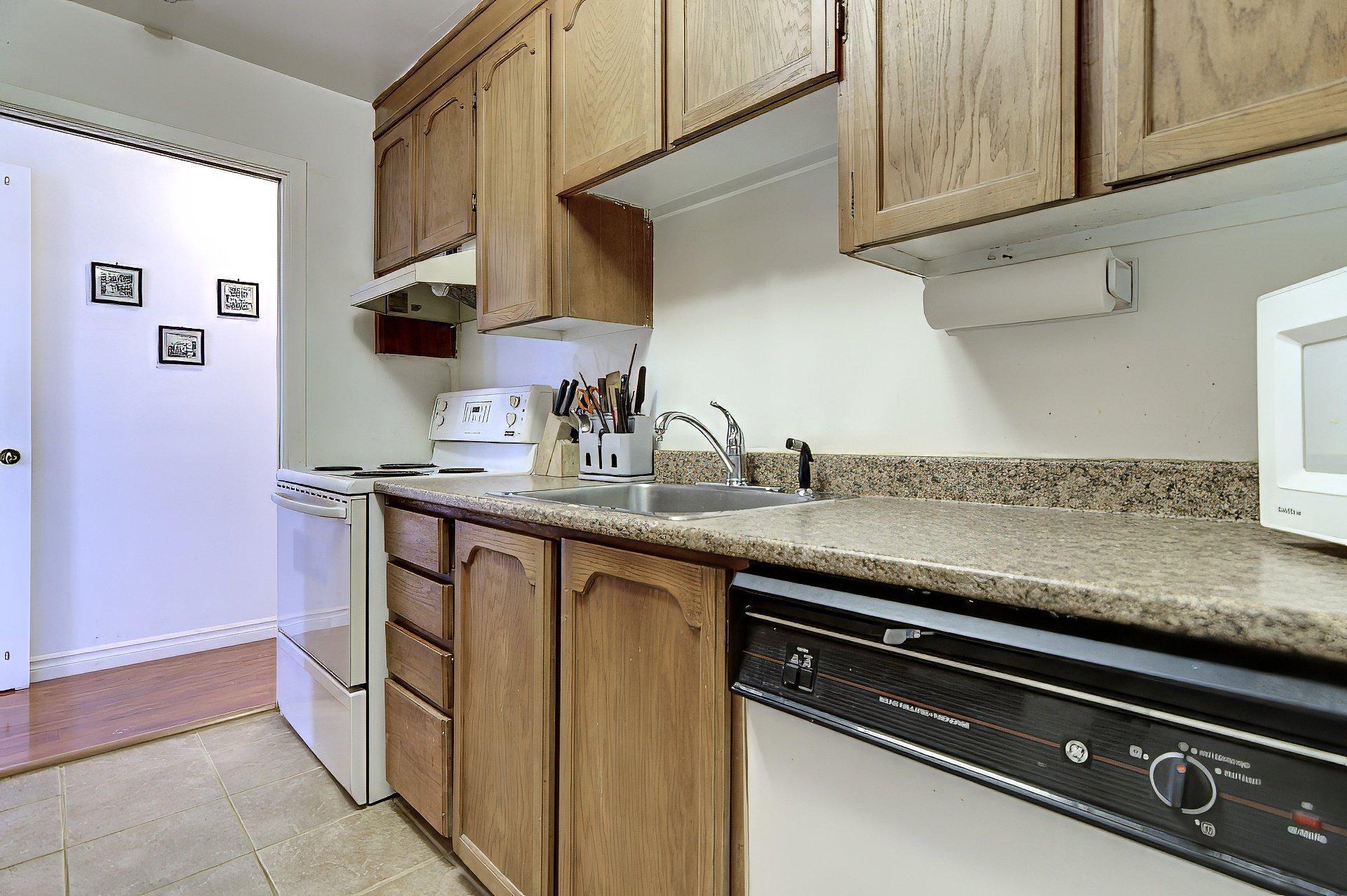 









2054


Rue Sherbrooke O.

, 303,
Montréal (Ville-Marie),




QC
H3H1G5

