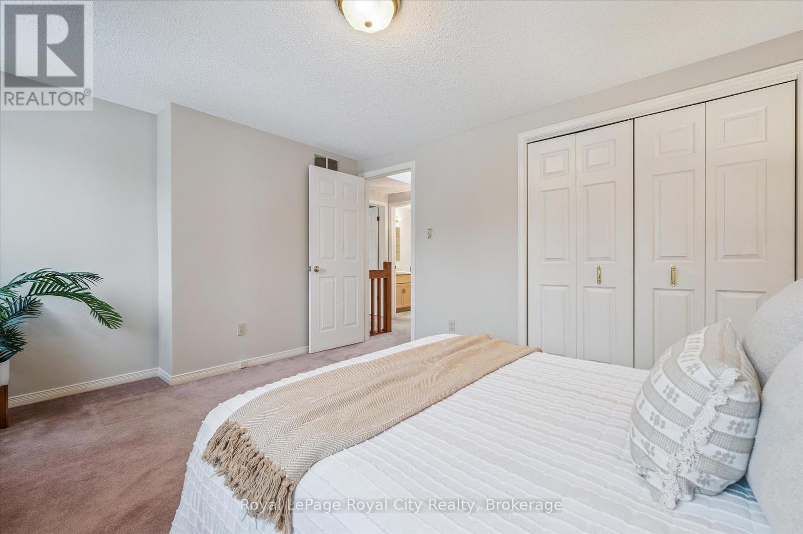 












43 BRADY LANE

,
Guelph (Kortright East),




Ontario
N1L1A4

