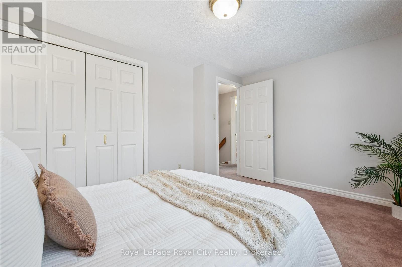 












43 BRADY LANE

,
Guelph (Kortright East),




Ontario
N1L1A4

