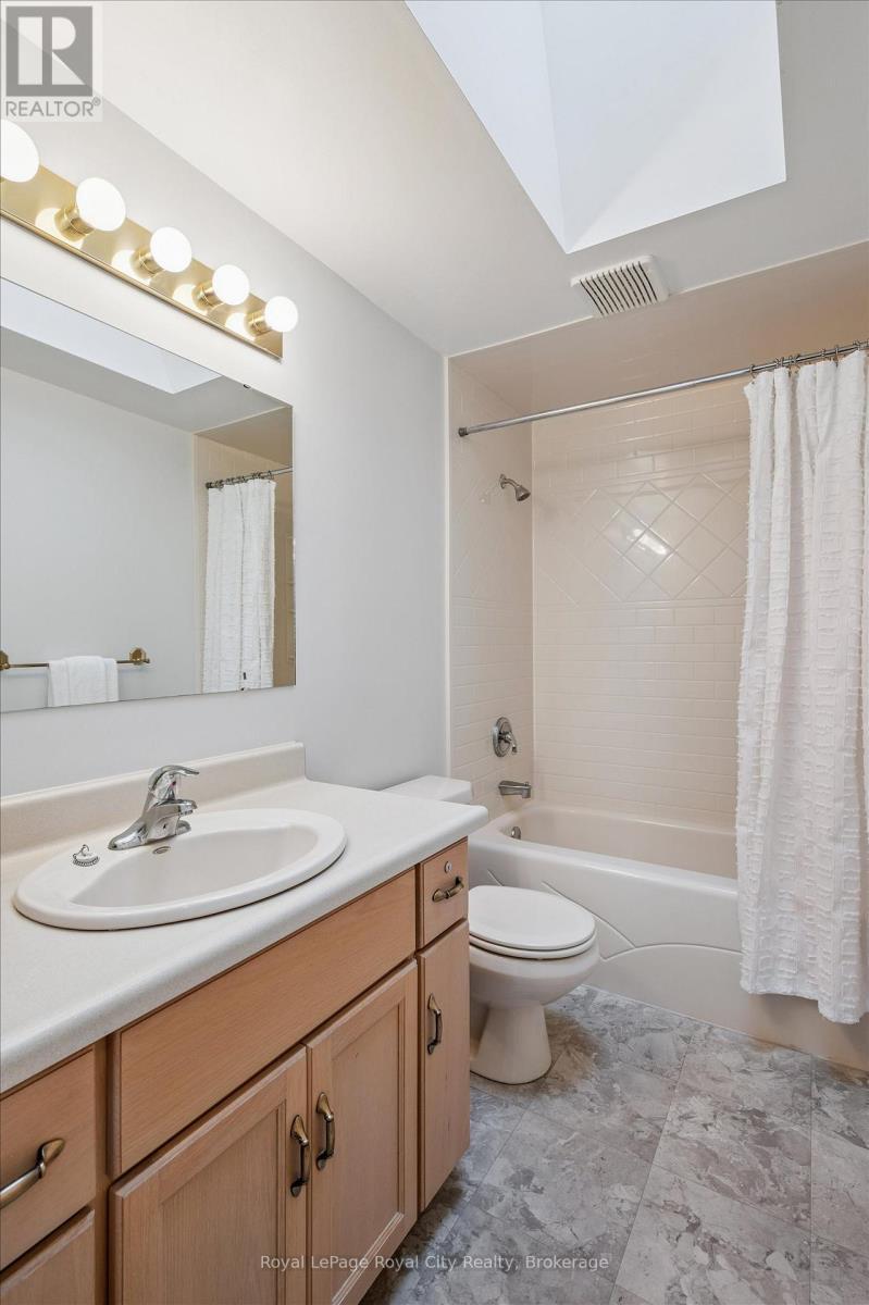 












43 BRADY LANE

,
Guelph (Kortright East),




Ontario
N1L1A4

