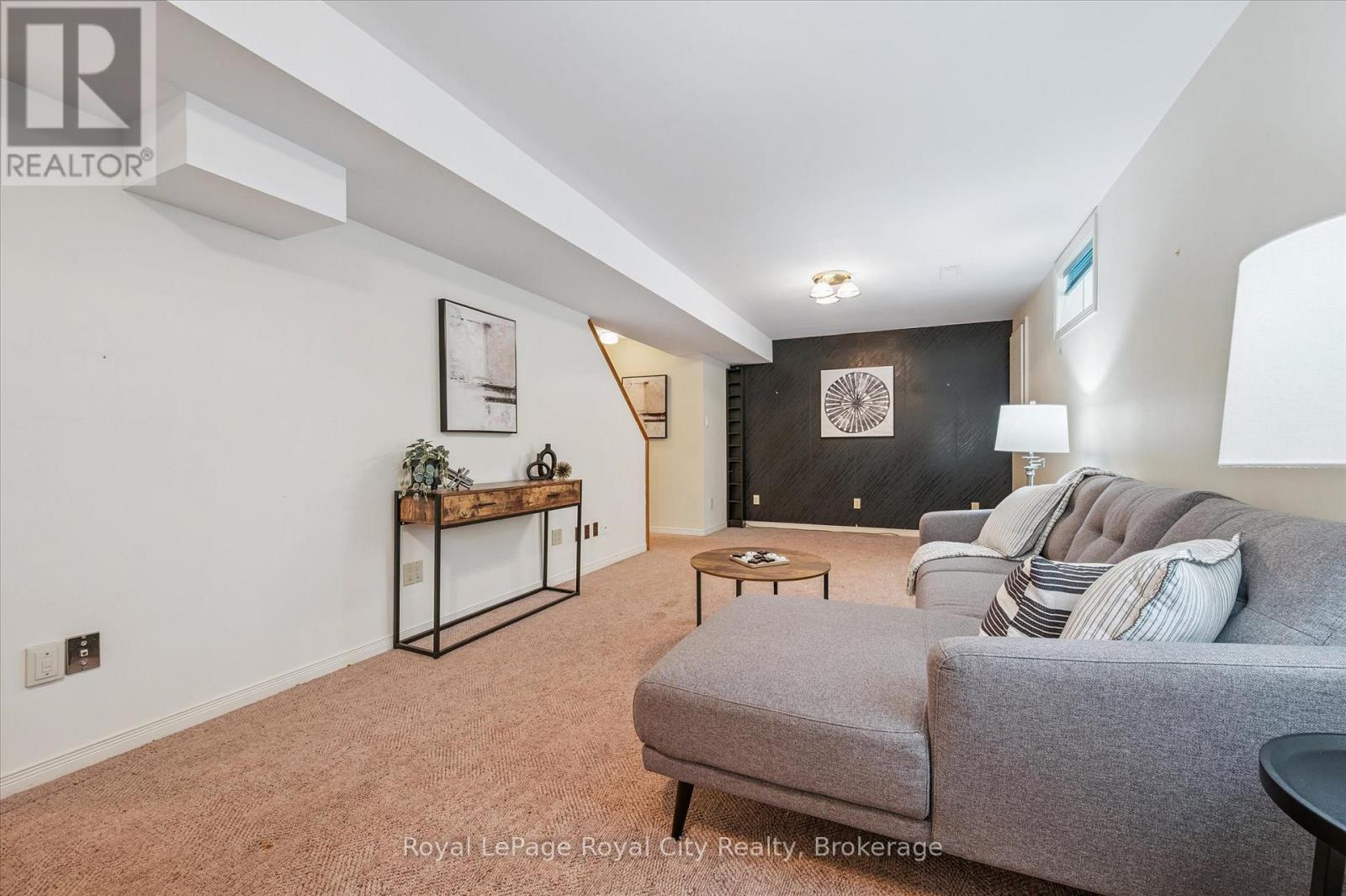 












43 BRADY LANE

,
Guelph (Kortright East),




Ontario
N1L1A4

