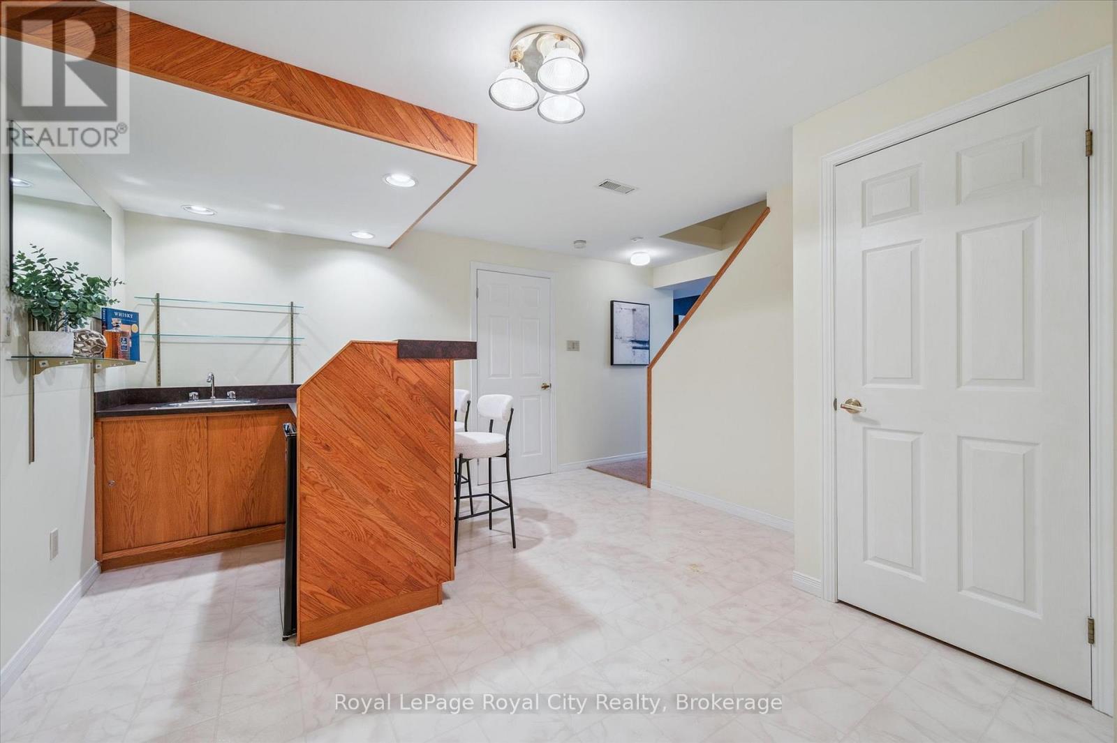 












43 BRADY LANE

,
Guelph (Kortright East),




Ontario
N1L1A4

