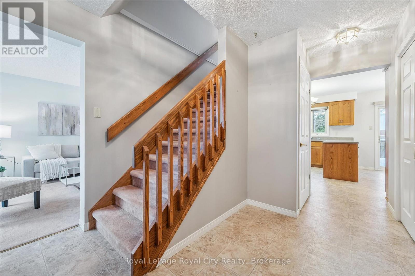 












43 BRADY LANE

,
Guelph (Kortright East),




Ontario
N1L1A4

