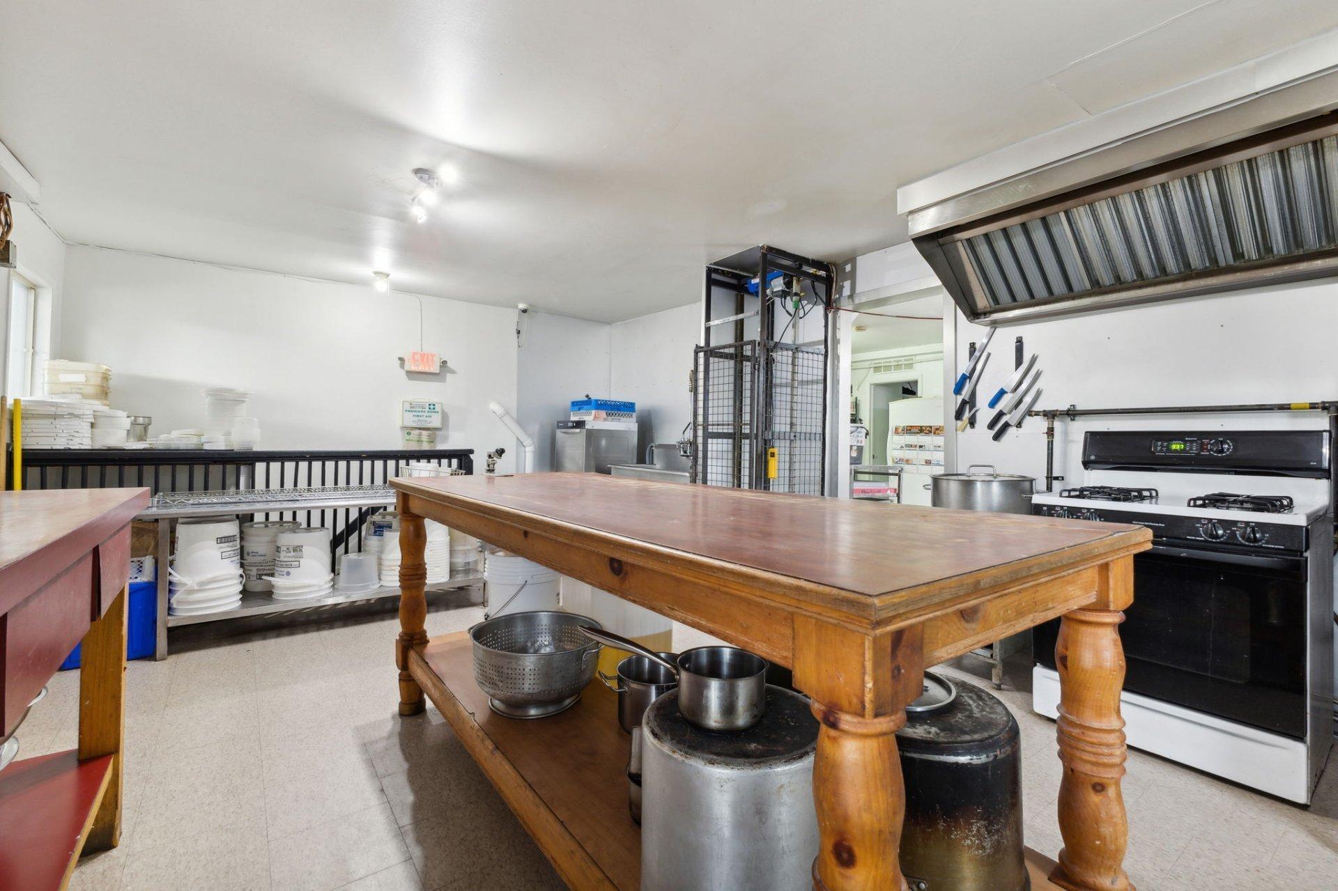 









53


Boul. St-Joseph

,
Gatineau (Hull),




QC
J8T7W3

