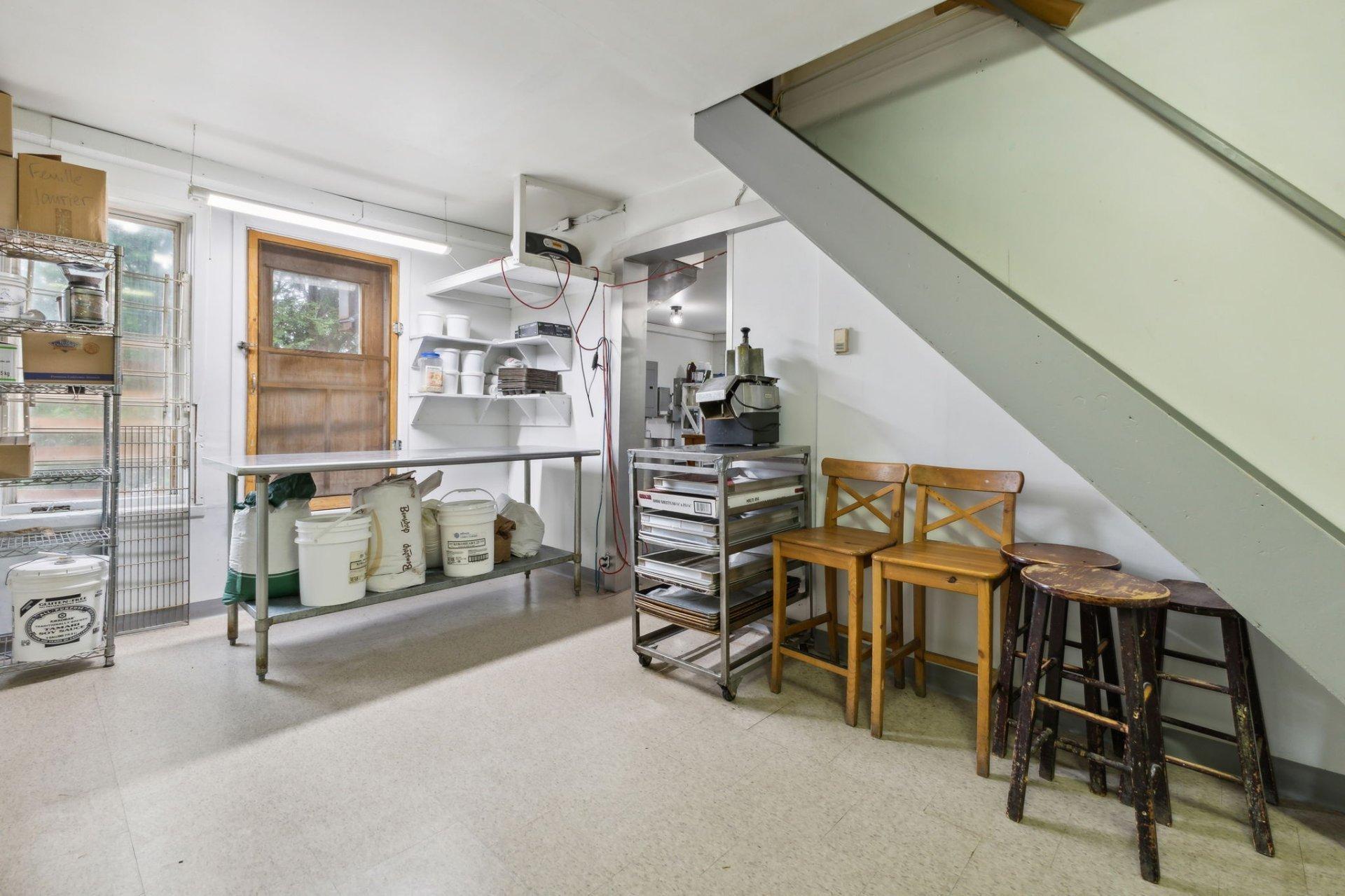 









53


Boul. St-Joseph

,
Gatineau (Hull),




QC
J8T7W3

