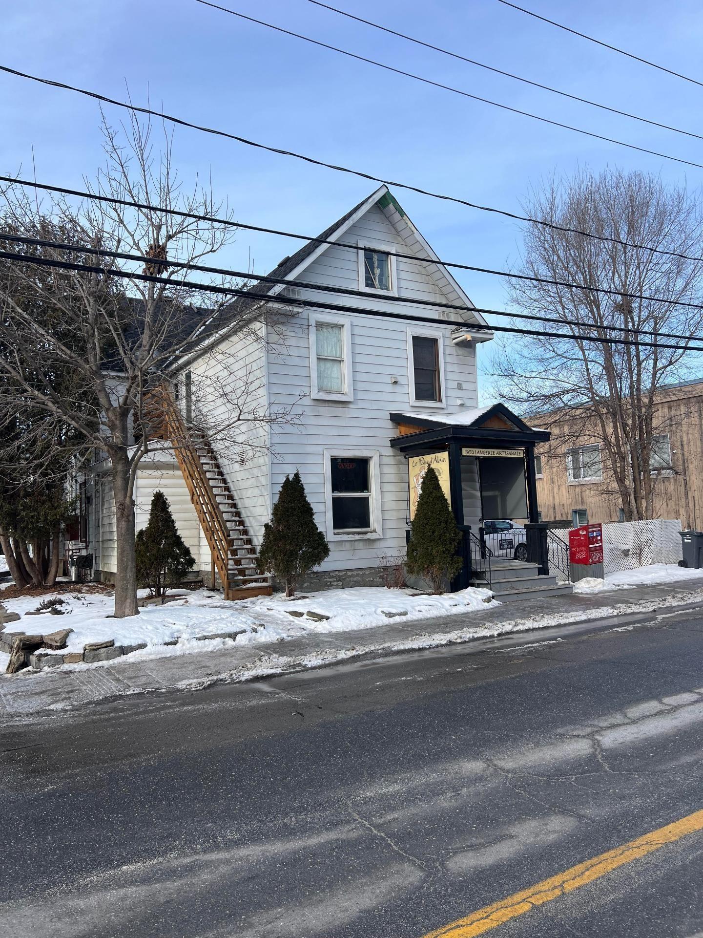 









53


Boul. St-Joseph

,
Gatineau (Hull),




QC
J8T7W3

