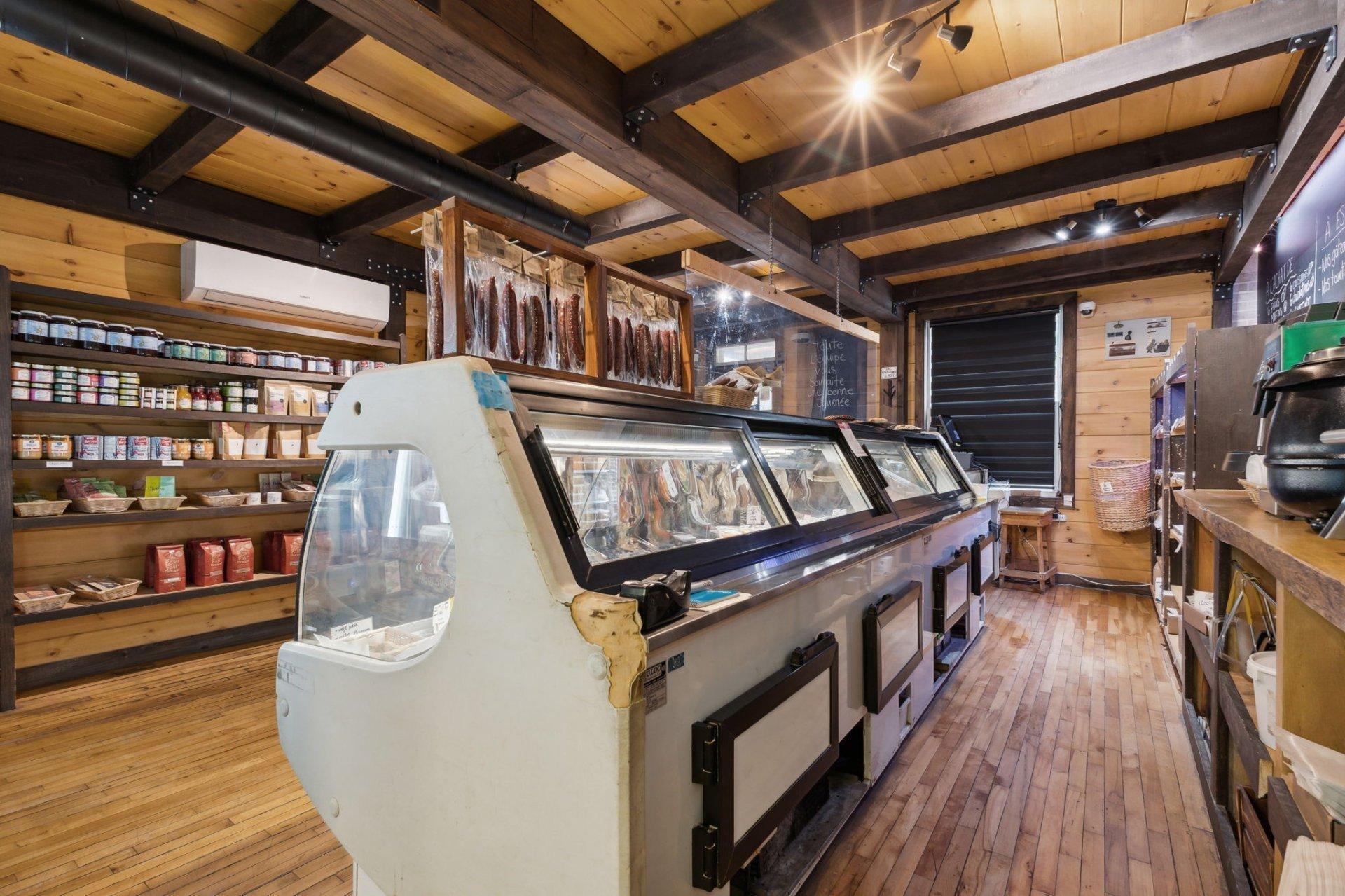 









53


Boul. St-Joseph

,
Gatineau (Hull),




QC
J8T7W3

