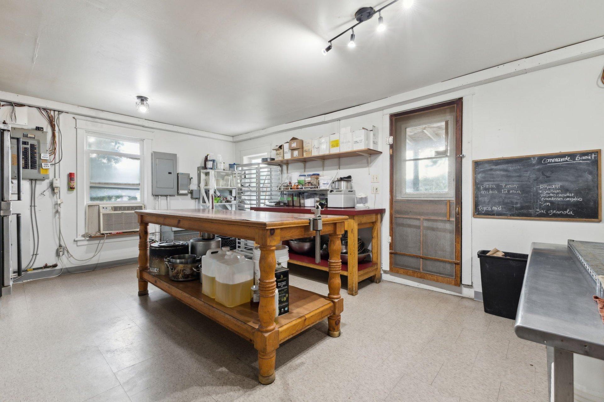 









53


Boul. St-Joseph

,
Gatineau (Hull),




QC
J8T7W3

