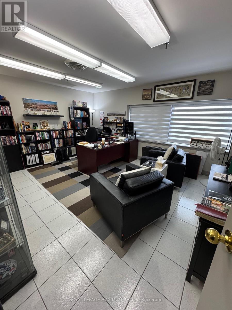 












18 - 67 RODINEA ROAD

,
Vaughan,




Ontario
L6A1R3

