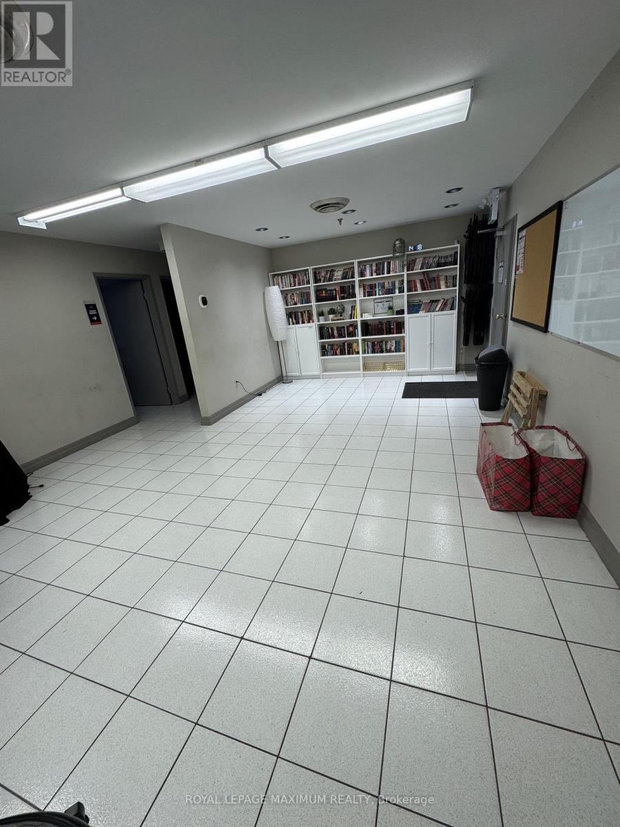 












18 - 67 RODINEA ROAD

,
Vaughan,




Ontario
L6A1R3

