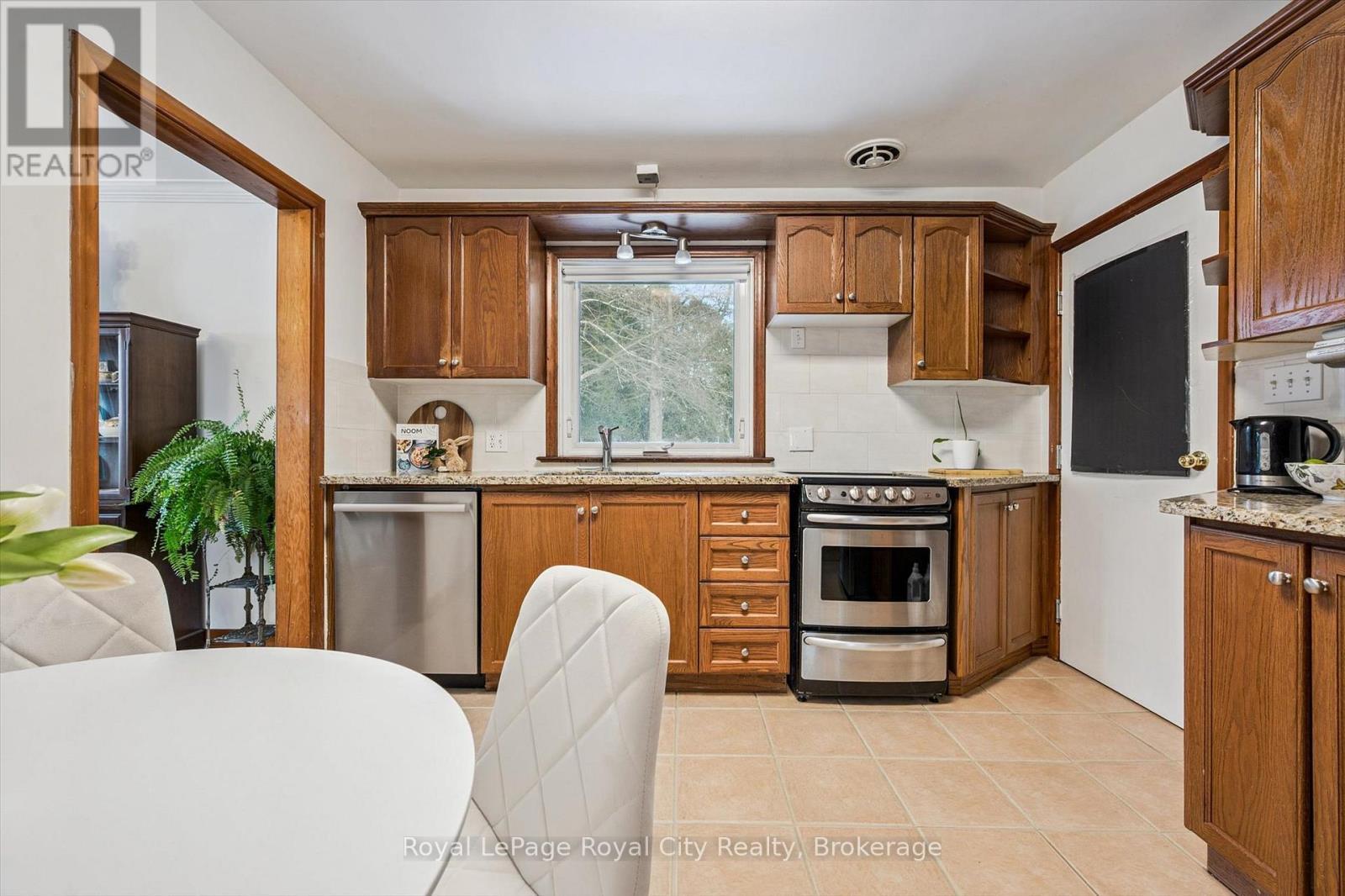 












107 WESTMOUNT ROAD

,
Guelph (Exhibition Park),




Ontario
N1H5J2

