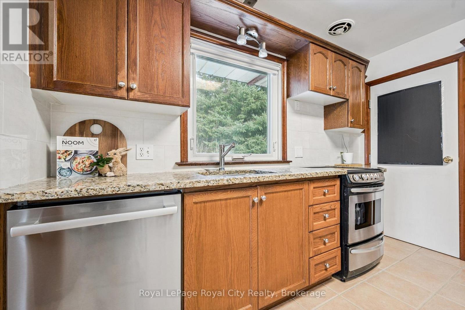 












107 WESTMOUNT ROAD

,
Guelph (Exhibition Park),




Ontario
N1H5J2

