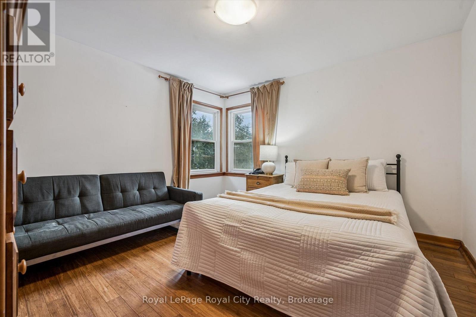 












107 WESTMOUNT ROAD

,
Guelph (Exhibition Park),




Ontario
N1H5J2

