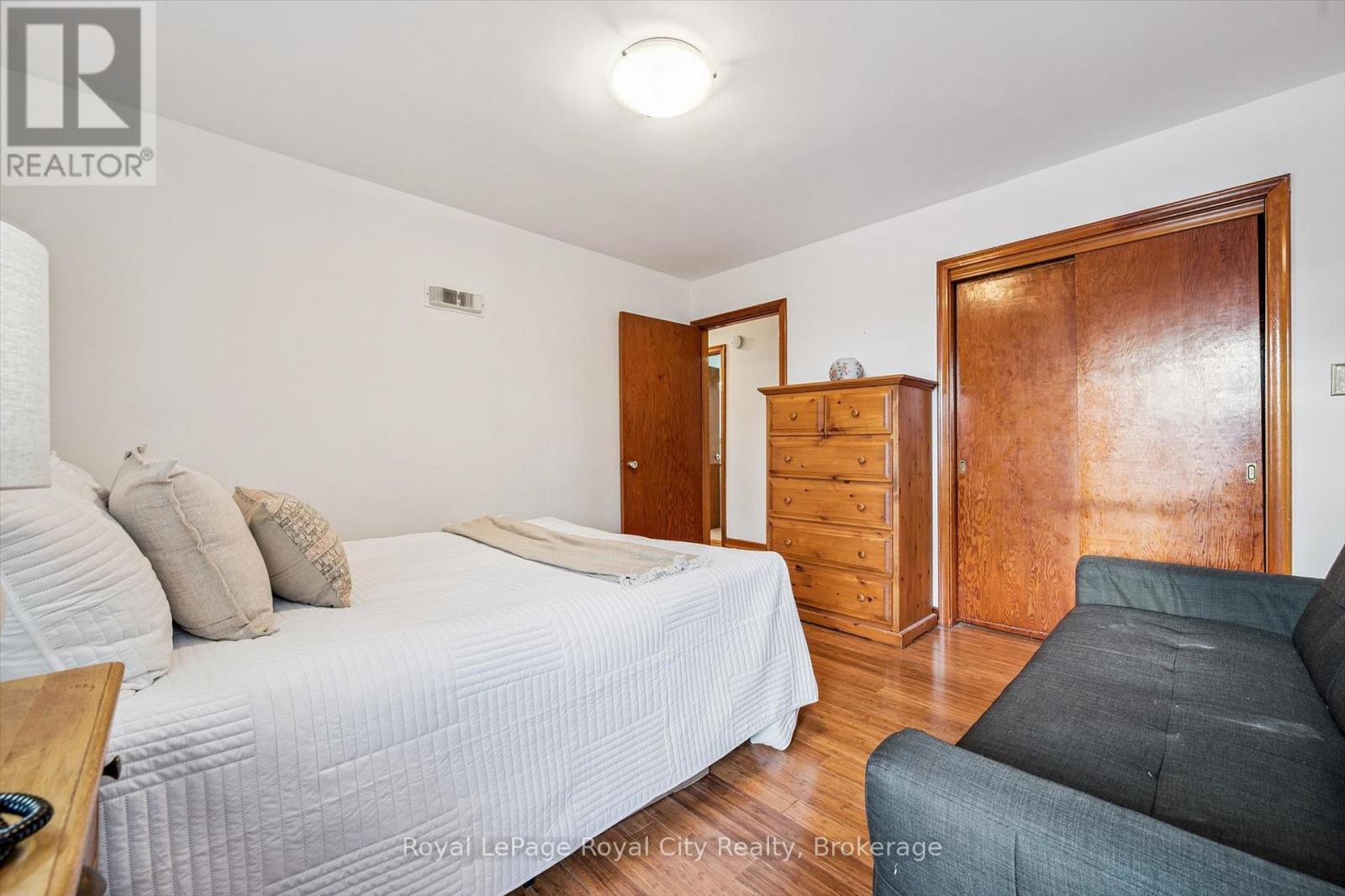 












107 WESTMOUNT ROAD

,
Guelph (Exhibition Park),




Ontario
N1H5J2

