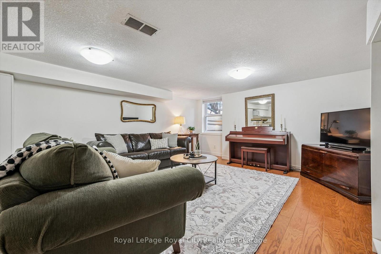 












107 WESTMOUNT ROAD

,
Guelph (Exhibition Park),




Ontario
N1H5J2

