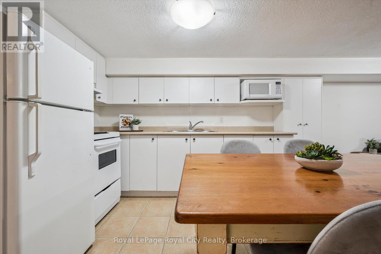 












107 WESTMOUNT ROAD

,
Guelph (Exhibition Park),




Ontario
N1H5J2

