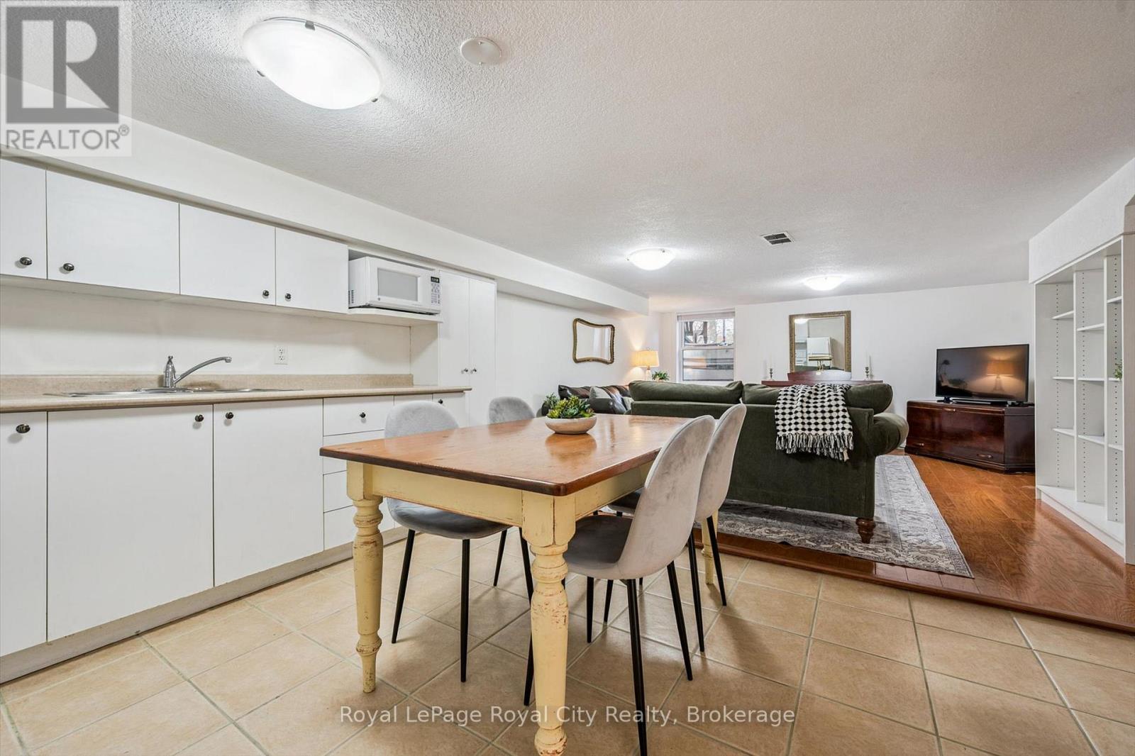 












107 WESTMOUNT ROAD

,
Guelph (Exhibition Park),




Ontario
N1H5J2

