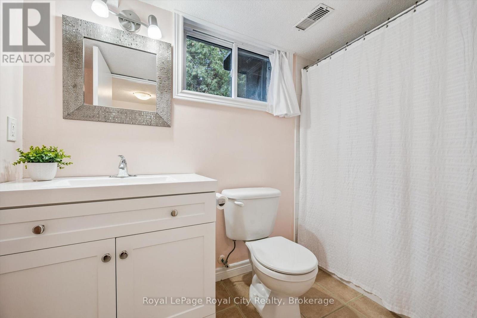 












107 WESTMOUNT ROAD

,
Guelph (Exhibition Park),




Ontario
N1H5J2

