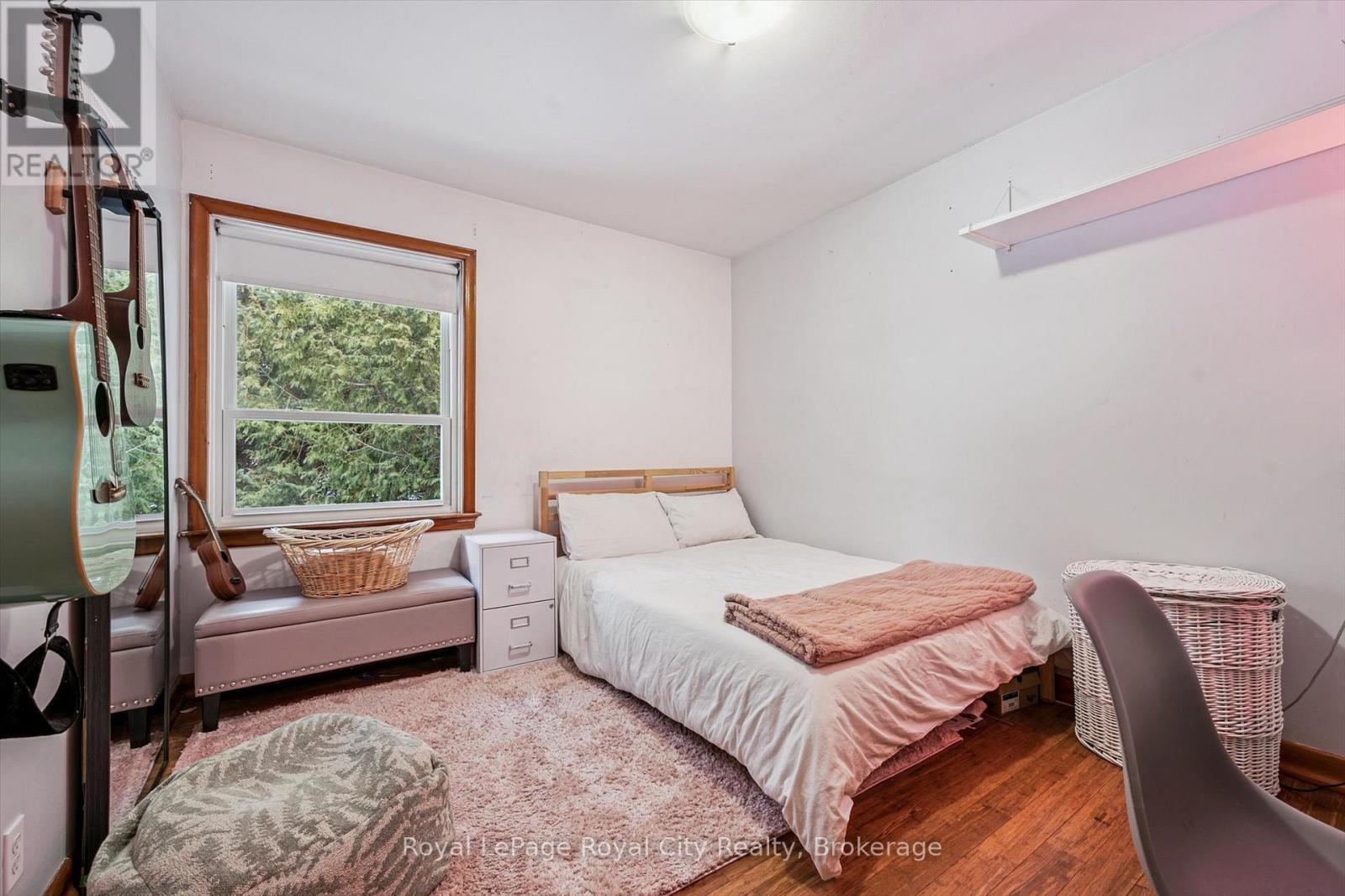 












107 WESTMOUNT ROAD

,
Guelph (Exhibition Park),




Ontario
N1H5J2

