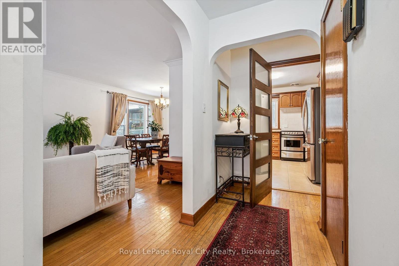 












107 WESTMOUNT ROAD

,
Guelph (Exhibition Park),




Ontario
N1H5J2

