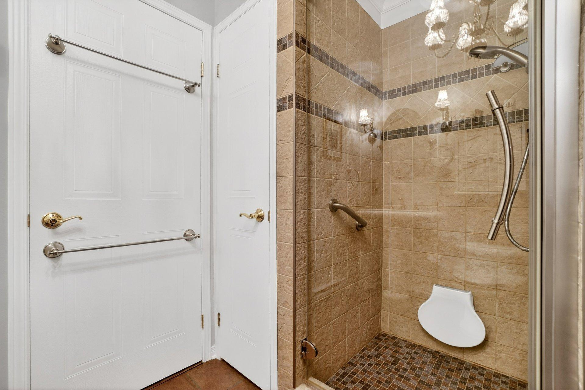 









1882


Rue du Caribou

, 7,
Longueuil (Le Vieux-Longueuil),




QC
J4N1R1

