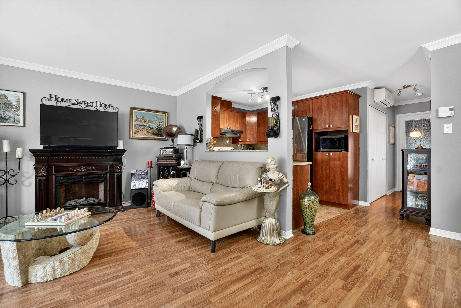 









1882


Rue du Caribou

, 7,
Longueuil (Le Vieux-Longueuil),




QC
J4N1R1

