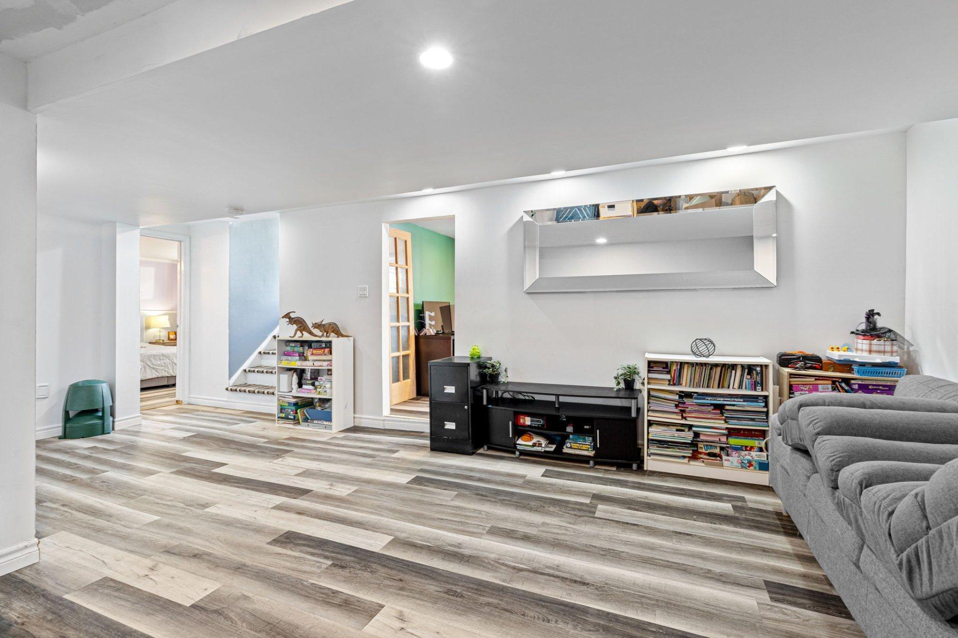 









2335


Rue Blain

,
Varennes,




QC
J3X1C6

