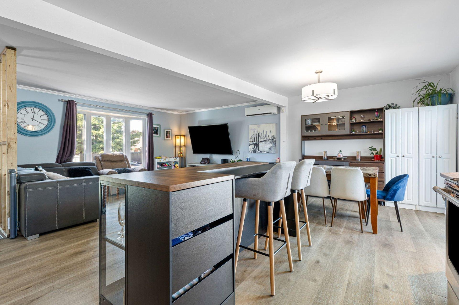 









2335


Rue Blain

,
Varennes,




QC
J3X1C6

