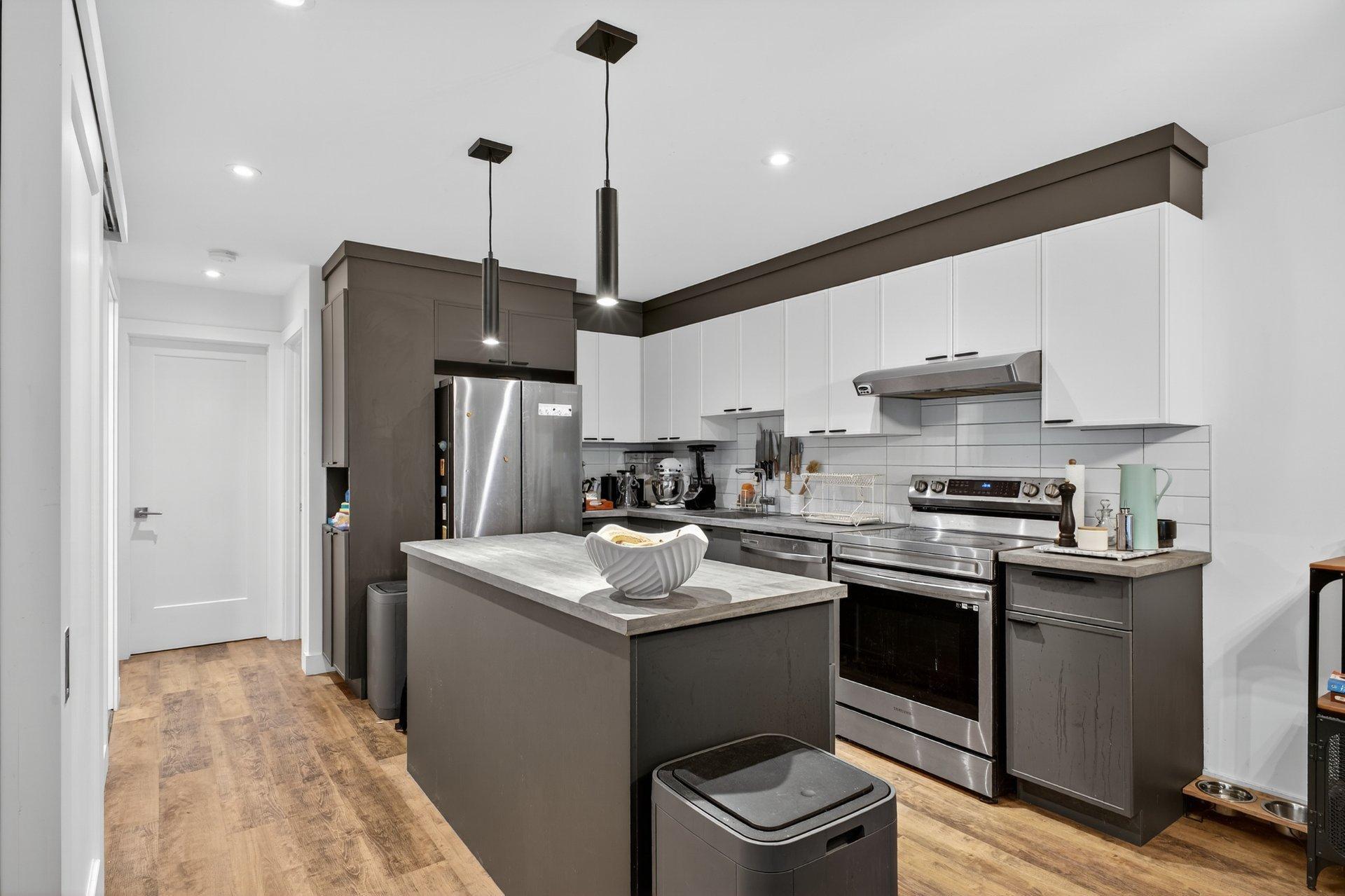 









771


Av. Marin

, 102,
Montréal (Le Sud-Ouest),




QC
H4C2H3

