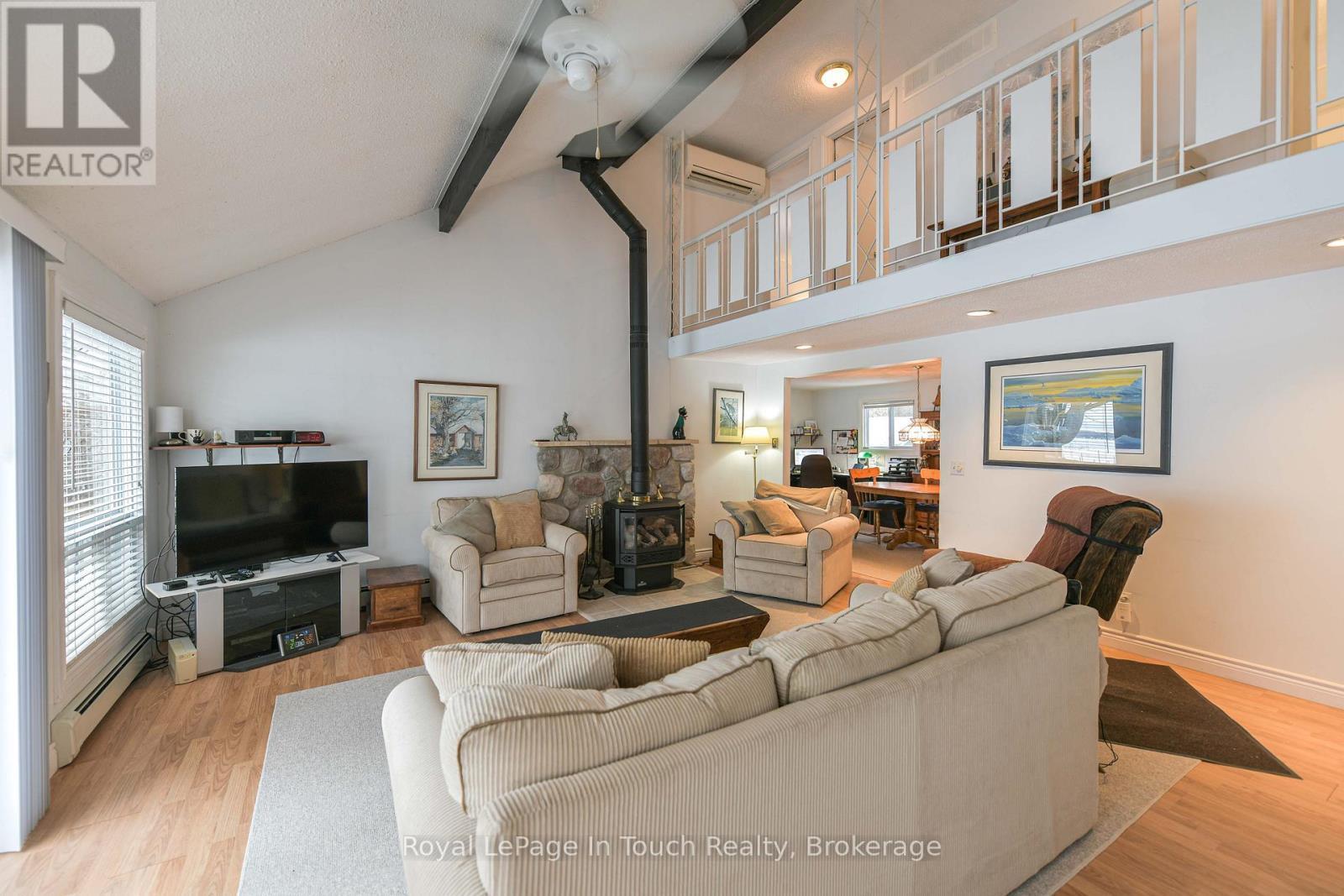 












166 DUCK BAY ROAD

,
Tay,




Ontario
L0K2C0

