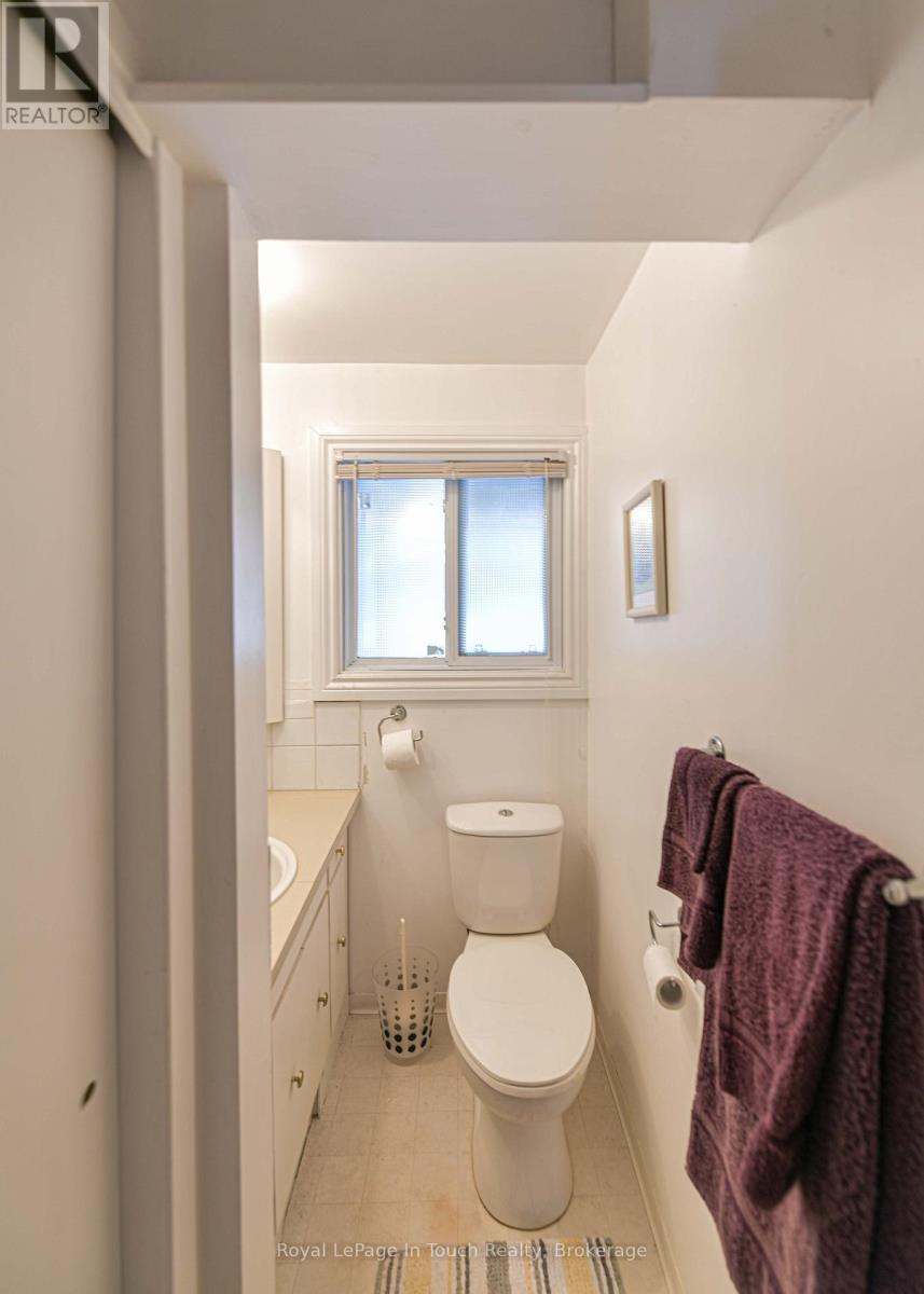 












166 DUCK BAY ROAD

,
Tay,




Ontario
L0K2C0

