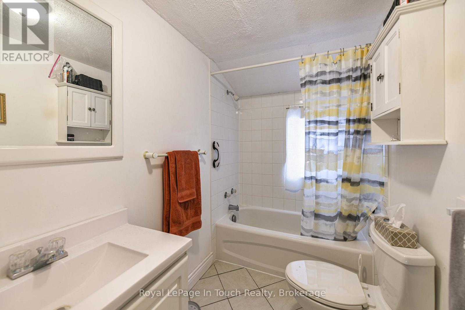 












166 DUCK BAY ROAD

,
Tay,




Ontario
L0K2C0

