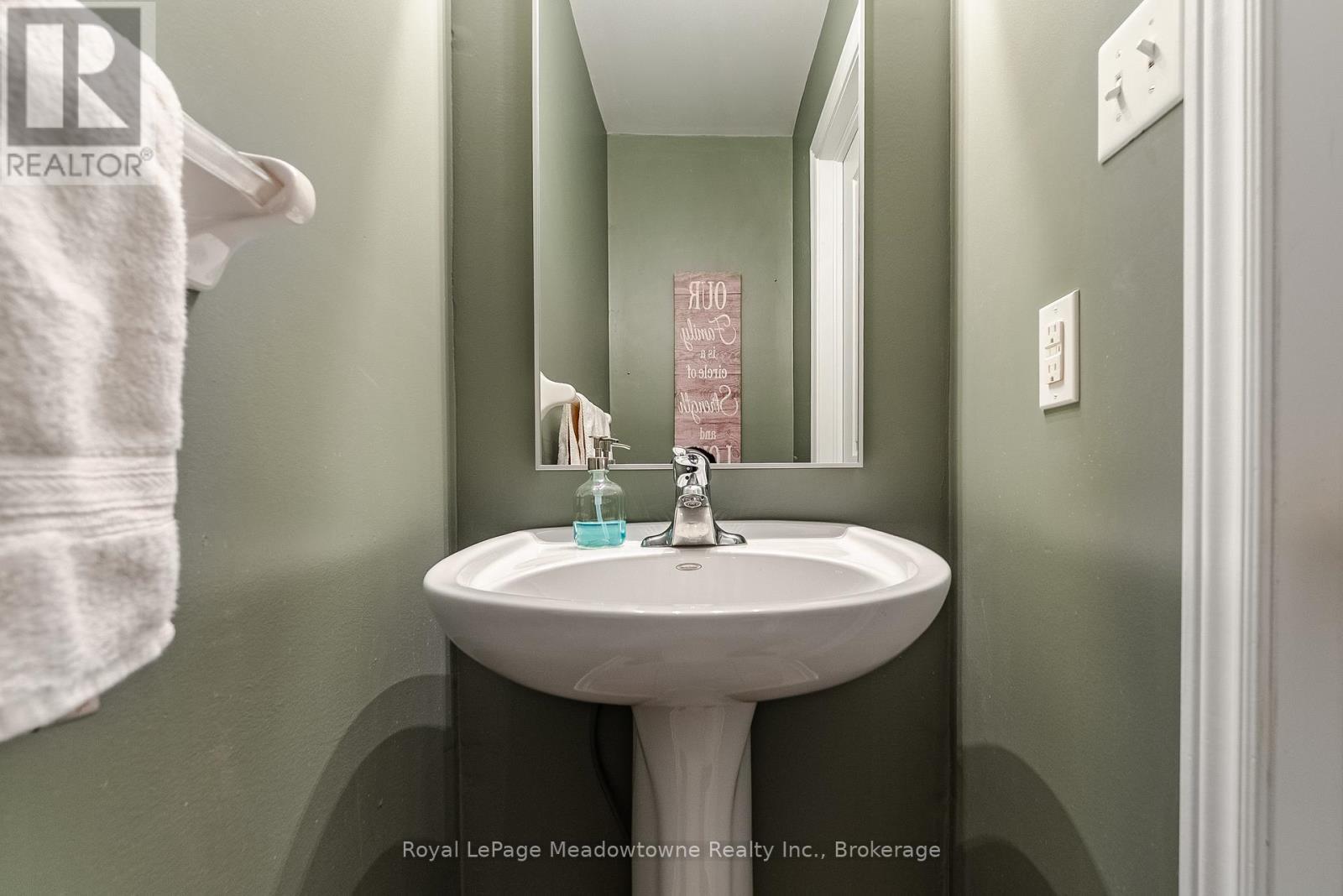 












559 MURRAY MEADOWS PLACE

,
Milton (CL Clarke),




Ontario
L9T8L8

